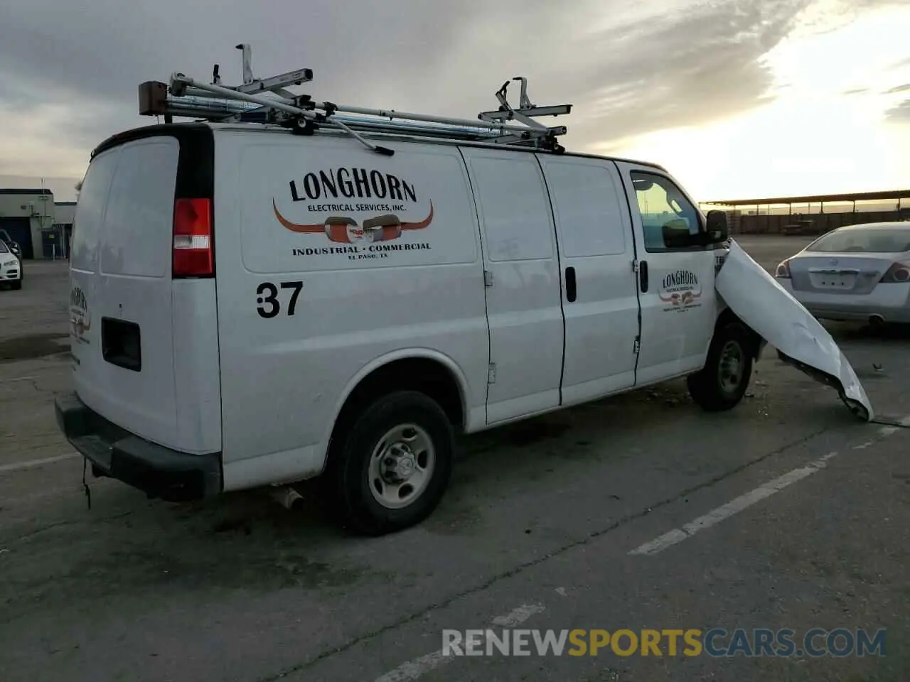 3 Photograph of a damaged car 1GCWGAFP5M1251810 CHEVROLET EXPRESS 2021