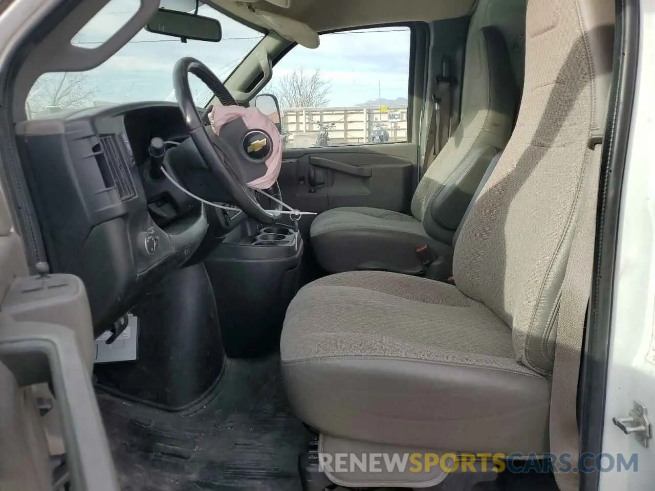 7 Photograph of a damaged car 1GCWGAFP5M1251810 CHEVROLET EXPRESS 2021