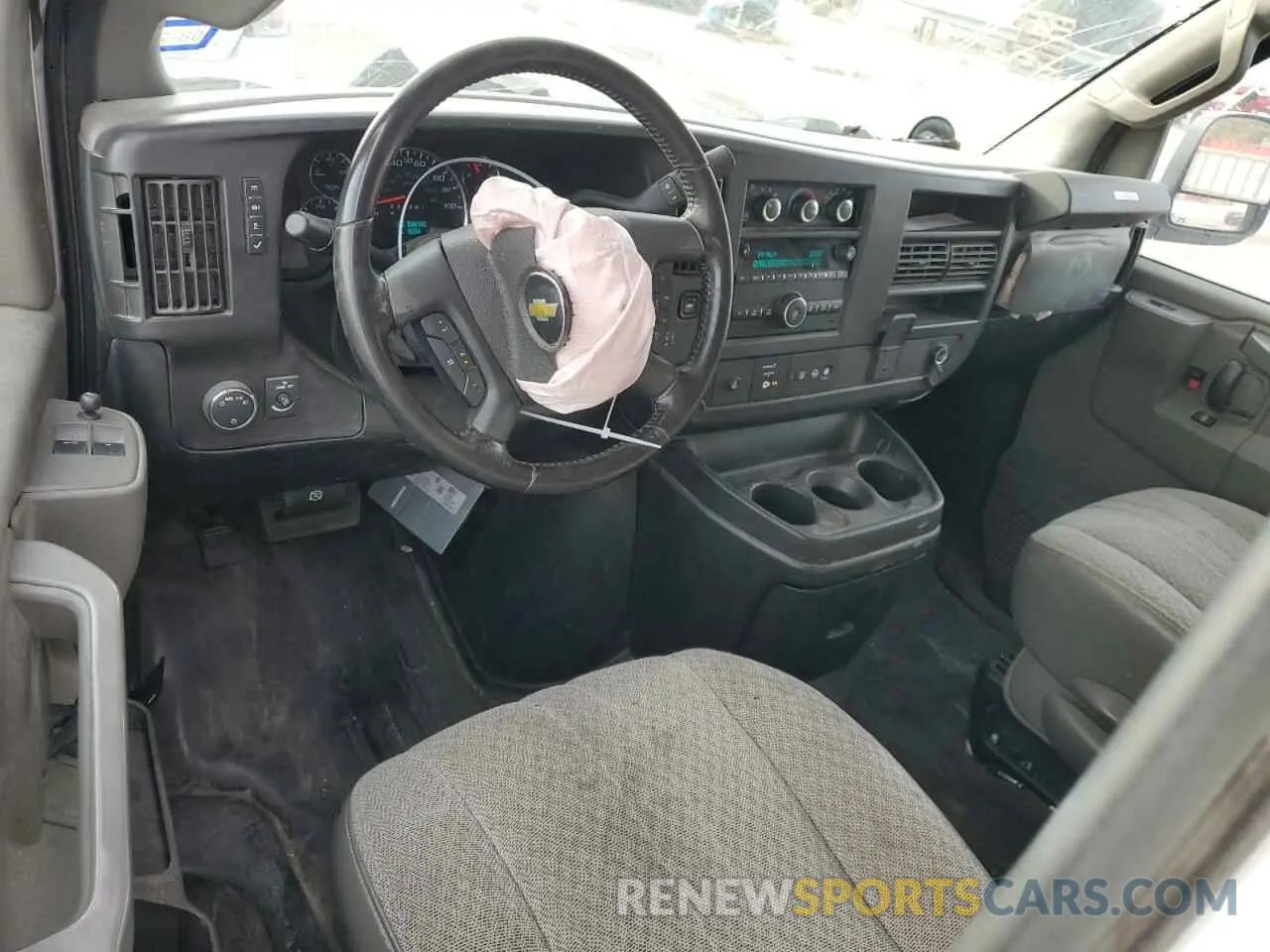 8 Photograph of a damaged car 1GCWGAFP5M1251810 CHEVROLET EXPRESS 2021