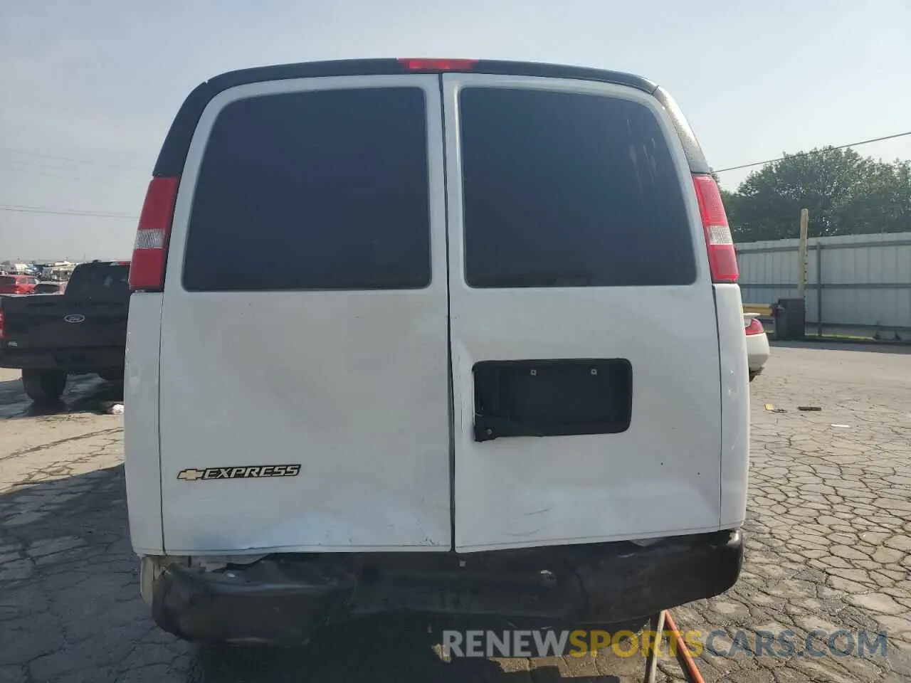 6 Photograph of a damaged car 1GCWGAFP6M1153742 CHEVROLET EXPRESS 2021