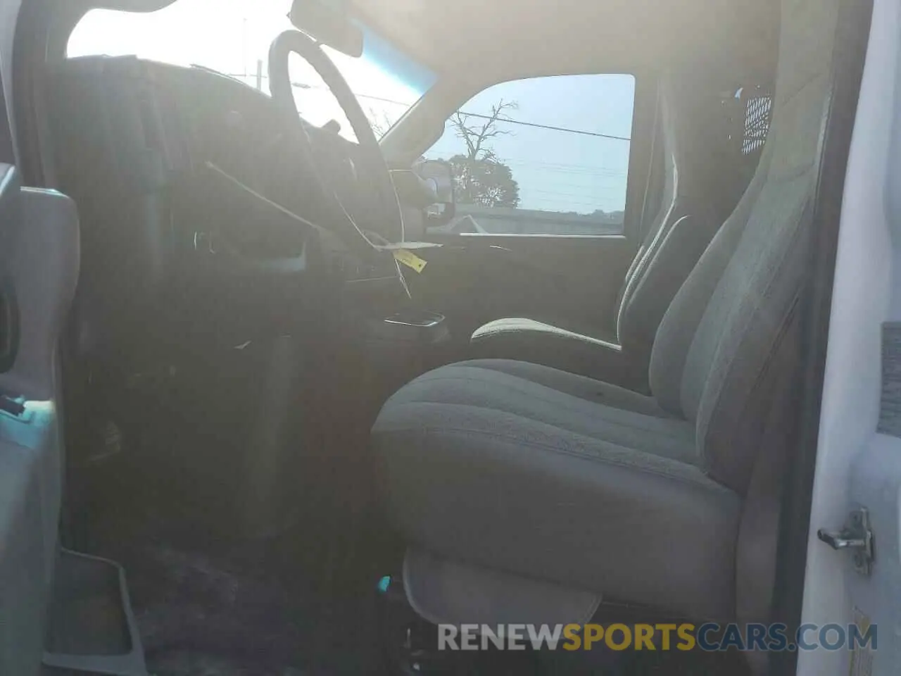 7 Photograph of a damaged car 1GCWGAFP6M1153742 CHEVROLET EXPRESS 2021