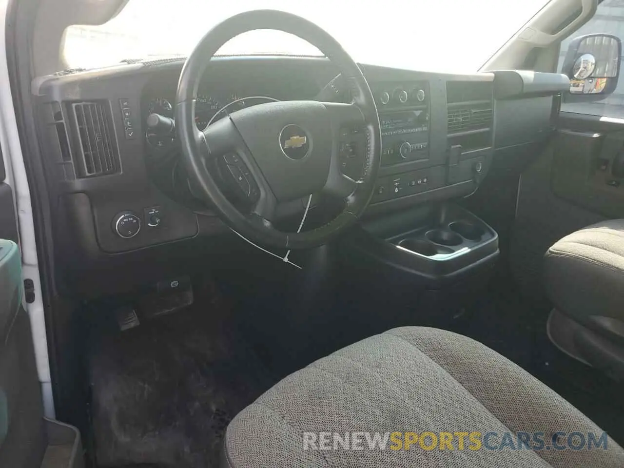 8 Photograph of a damaged car 1GCWGAFP6M1153742 CHEVROLET EXPRESS 2021