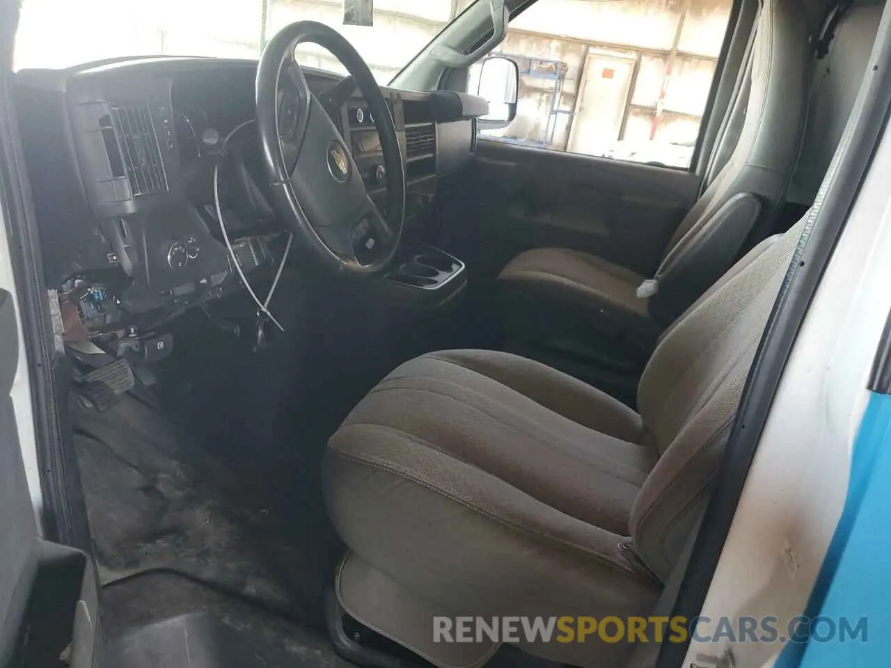 7 Photograph of a damaged car 1GCWGBFPXM1187527 CHEVROLET EXPRESS 2021