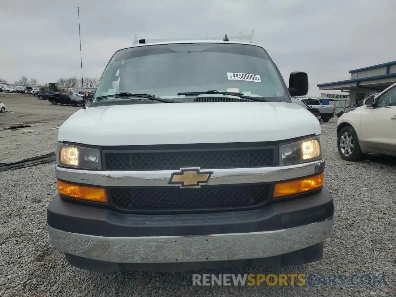 5 Photograph of a damaged car 1GCWGAFP0N1177570 CHEVROLET EXPRESS 2022