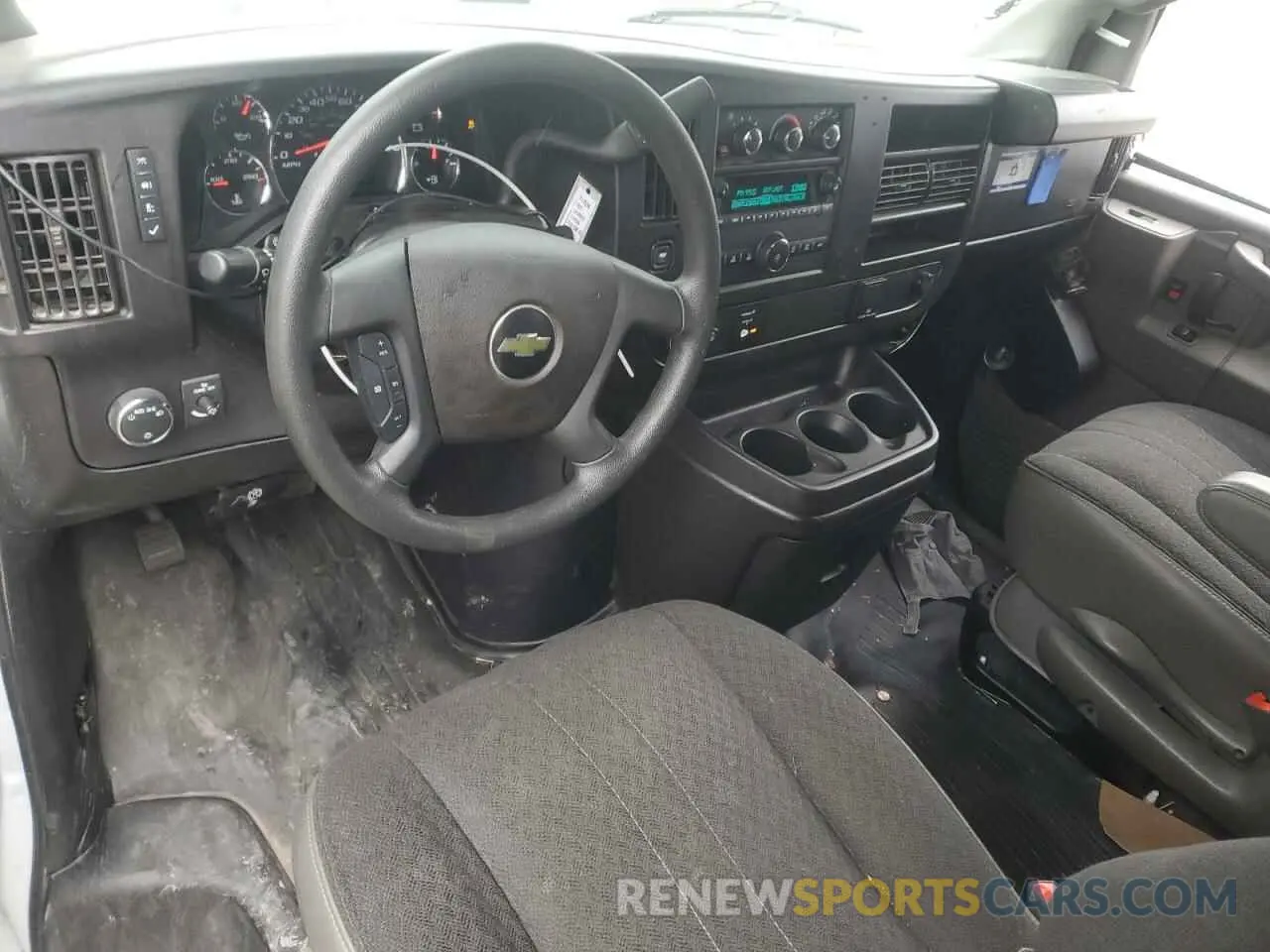 8 Photograph of a damaged car 1GCWGAFP0N1177570 CHEVROLET EXPRESS 2022