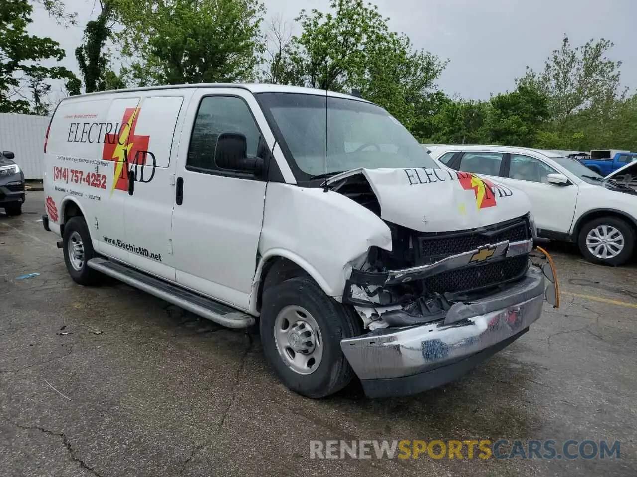 4 Photograph of a damaged car 1GCWGAFP1N1177920 CHEVROLET EXPRESS 2022