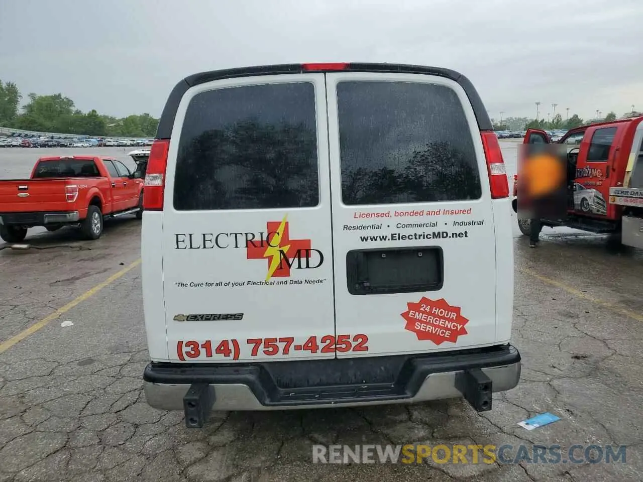 6 Photograph of a damaged car 1GCWGAFP1N1177920 CHEVROLET EXPRESS 2022