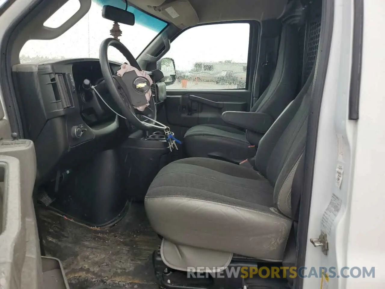 7 Photograph of a damaged car 1GCWGAFP1N1177920 CHEVROLET EXPRESS 2022