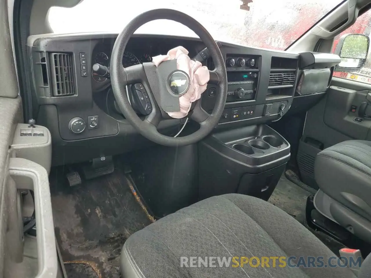 8 Photograph of a damaged car 1GCWGAFP1N1177920 CHEVROLET EXPRESS 2022