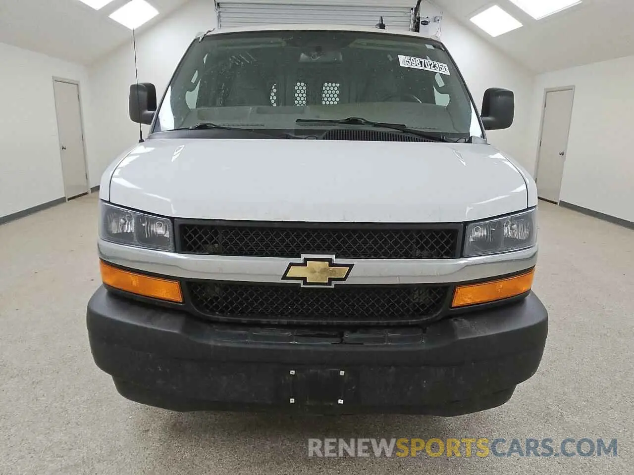 5 Photograph of a damaged car 1GCWGAFP3N1216992 CHEVROLET EXPRESS 2022