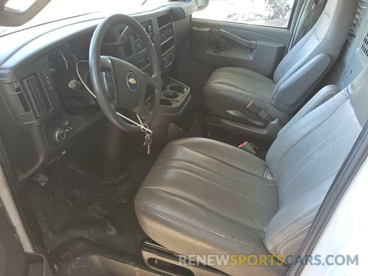 7 Photograph of a damaged car 1GCWGAFP3N1216992 CHEVROLET EXPRESS 2022