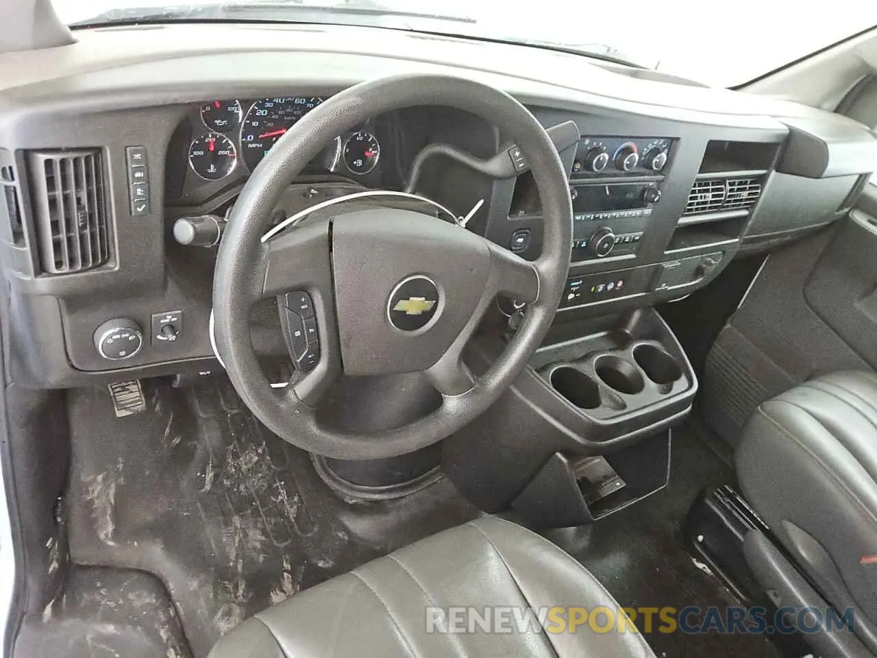 8 Photograph of a damaged car 1GCWGAFP3N1216992 CHEVROLET EXPRESS 2022