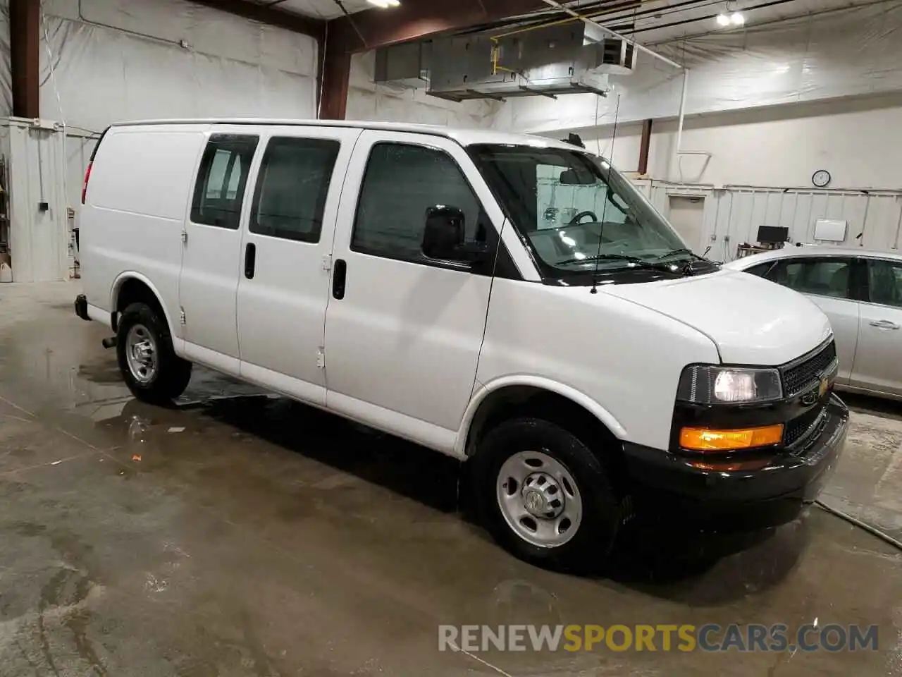 4 Photograph of a damaged car 1GCWGAFP3N1263830 CHEVROLET EXPRESS 2022