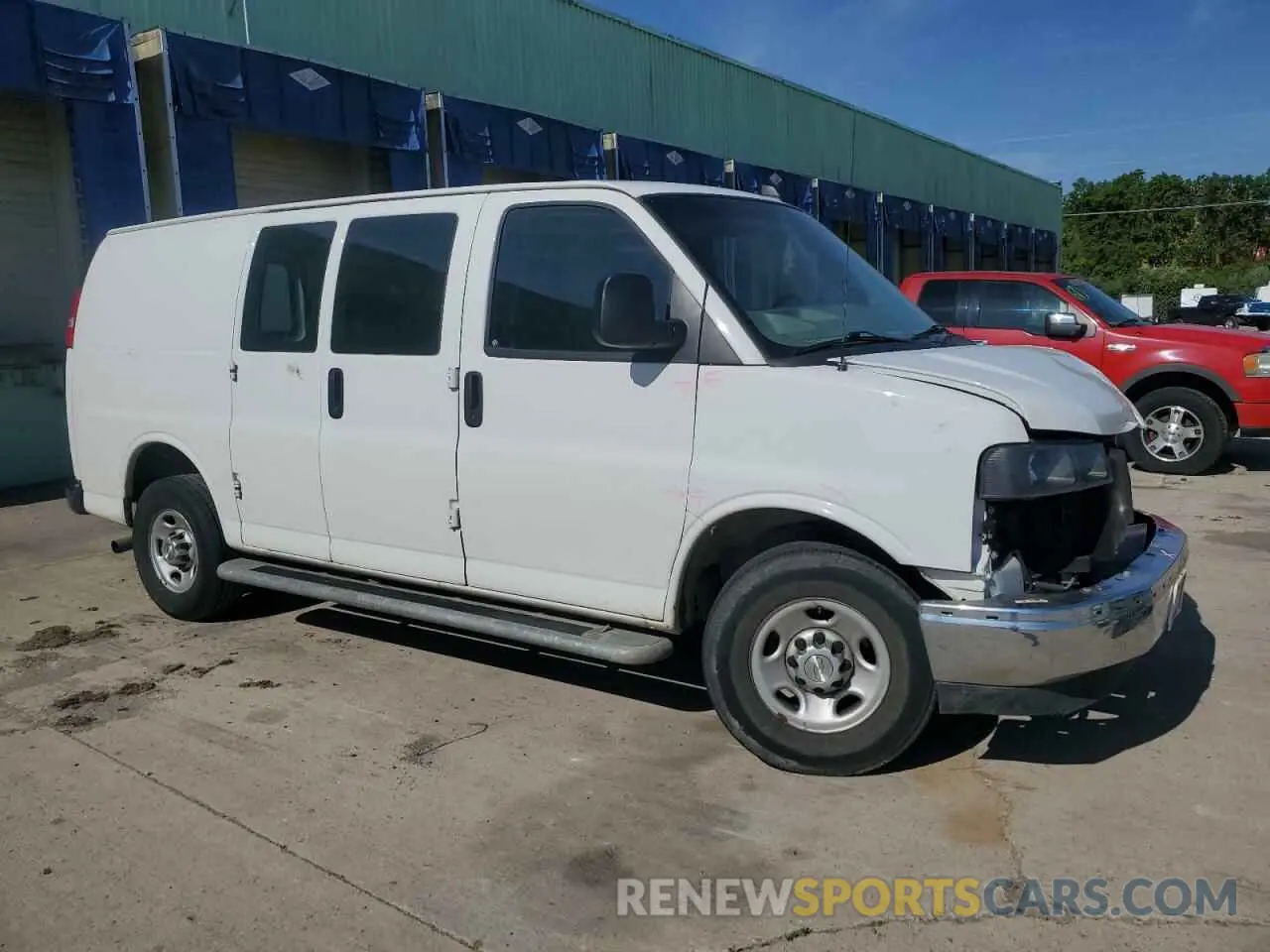 4 Photograph of a damaged car 1GCWGAFP4N1140862 CHEVROLET EXPRESS 2022