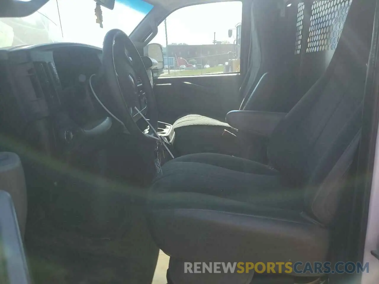 7 Photograph of a damaged car 1GCWGAFP4N1140862 CHEVROLET EXPRESS 2022