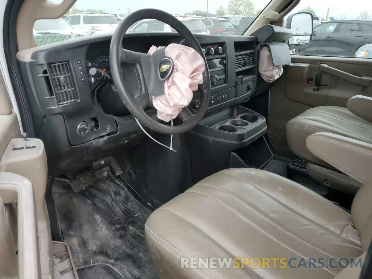 8 Photograph of a damaged car 1GCWGAFP4N1280376 CHEVROLET EXPRESS 2022