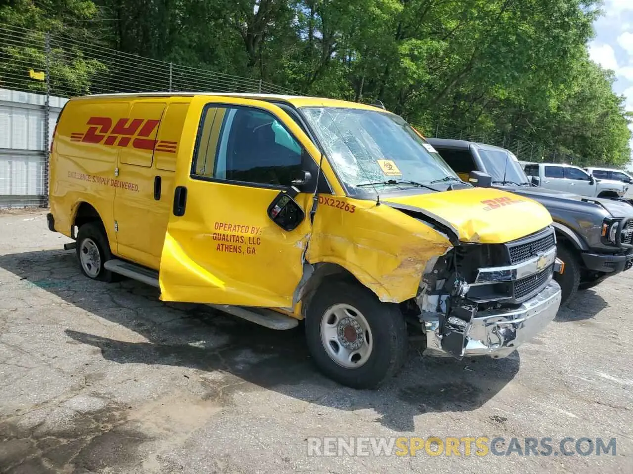 4 Photograph of a damaged car 1GCWGAFP6N1170168 CHEVROLET EXPRESS 2022