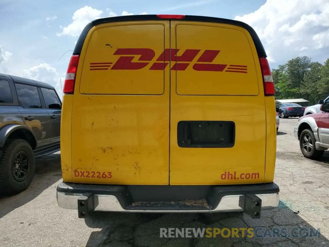 6 Photograph of a damaged car 1GCWGAFP6N1170168 CHEVROLET EXPRESS 2022
