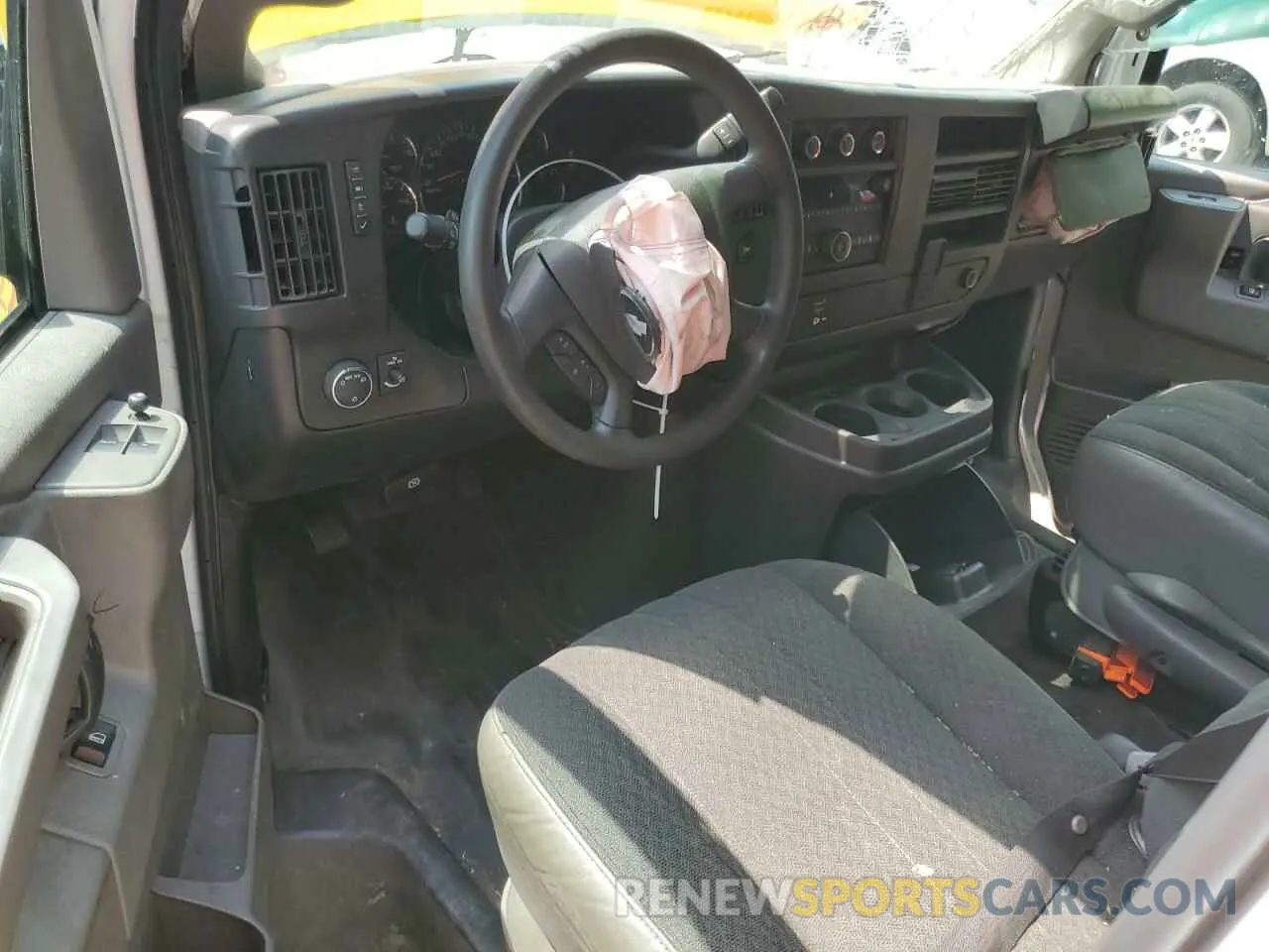 8 Photograph of a damaged car 1GCWGAFP6N1170168 CHEVROLET EXPRESS 2022