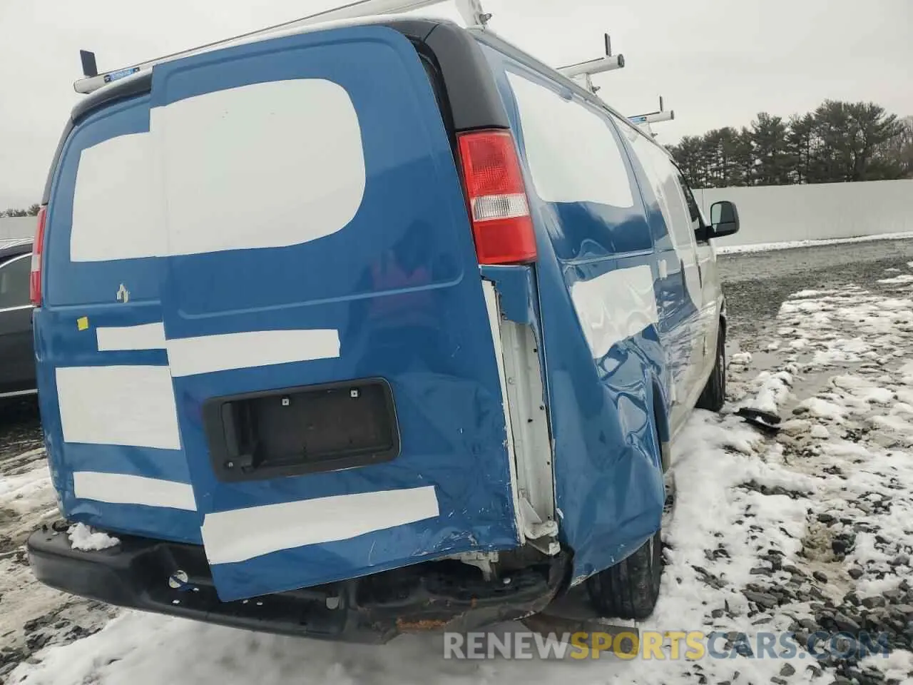 3 Photograph of a damaged car 1GCWGAFP7N1251633 CHEVROLET EXPRESS 2022