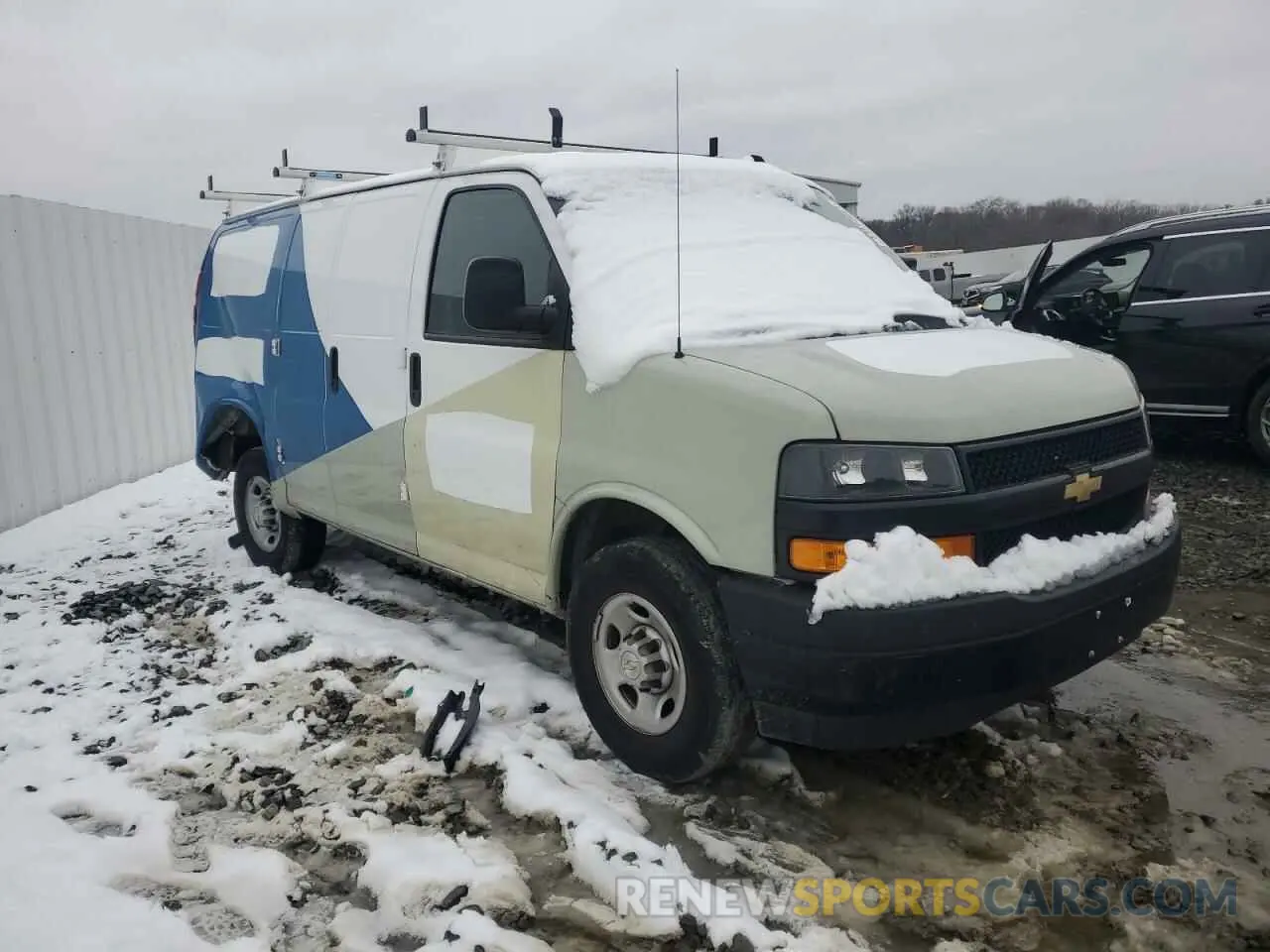 4 Photograph of a damaged car 1GCWGAFP7N1251633 CHEVROLET EXPRESS 2022