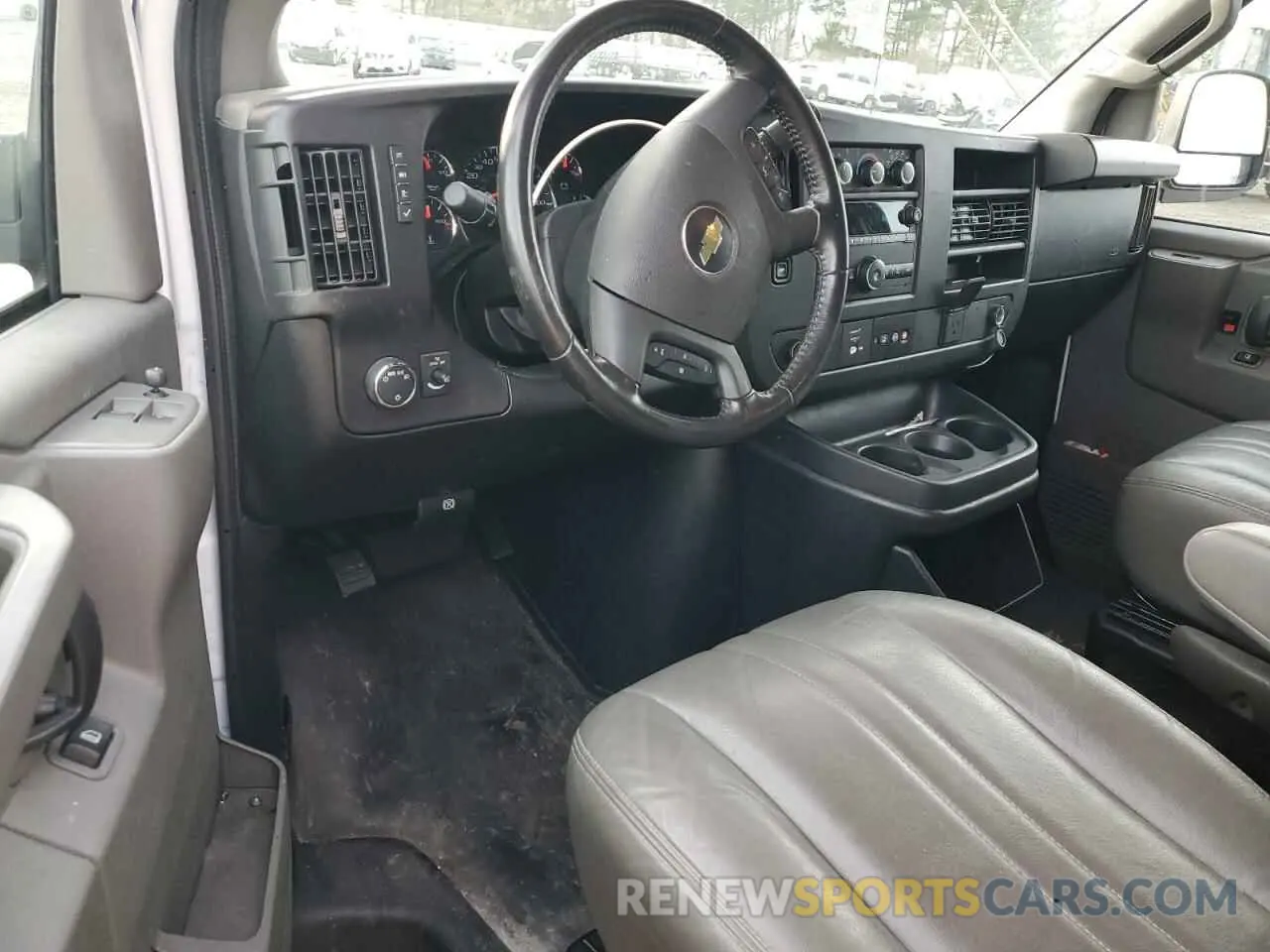 8 Photograph of a damaged car 1GCWGAFP7N1251633 CHEVROLET EXPRESS 2022