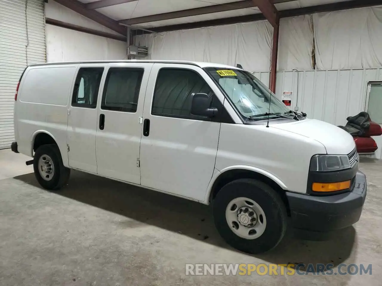 4 Photograph of a damaged car 1GCWGAFP8N1259529 CHEVROLET EXPRESS 2022