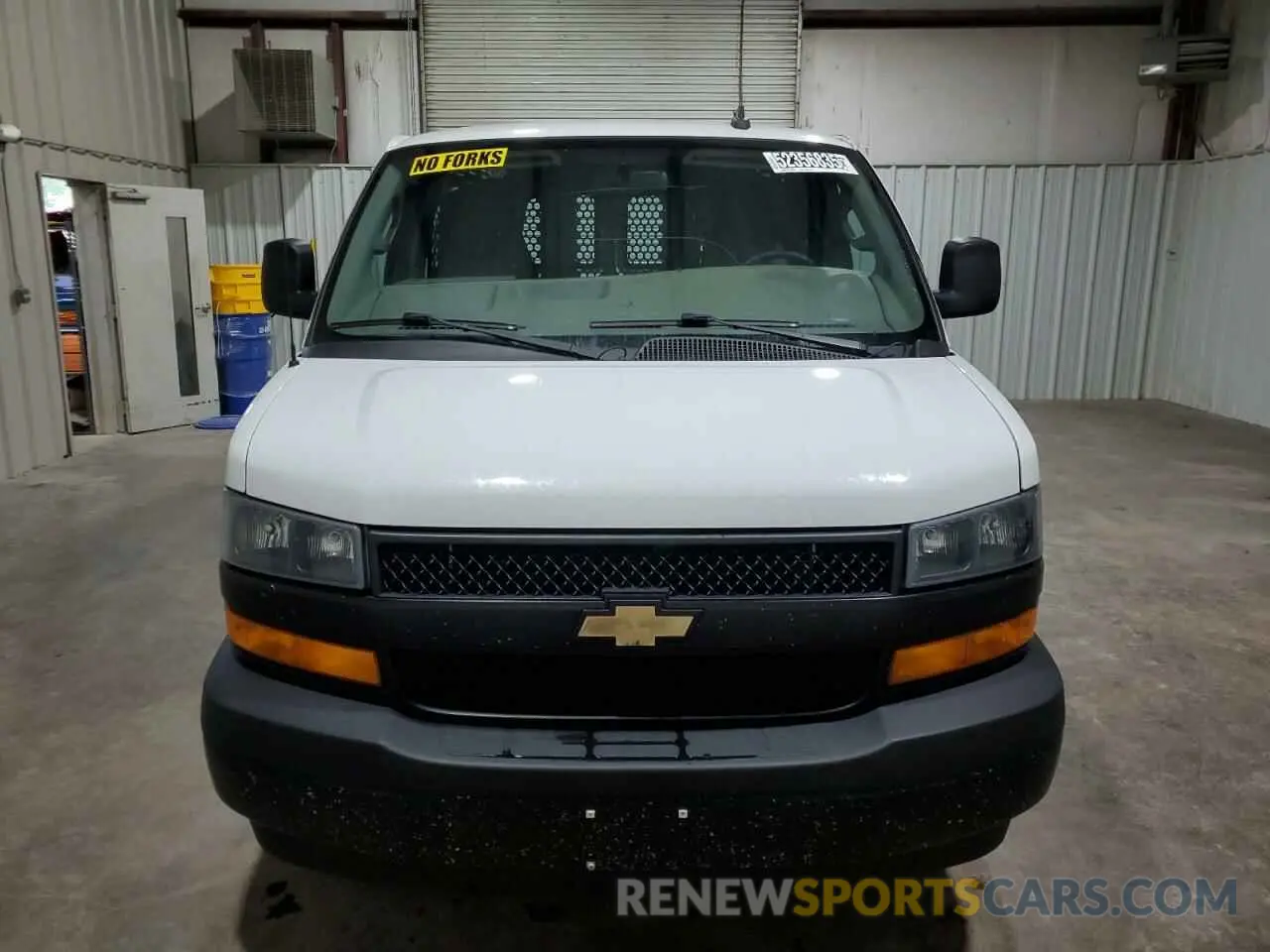 5 Photograph of a damaged car 1GCWGAFP8N1259529 CHEVROLET EXPRESS 2022