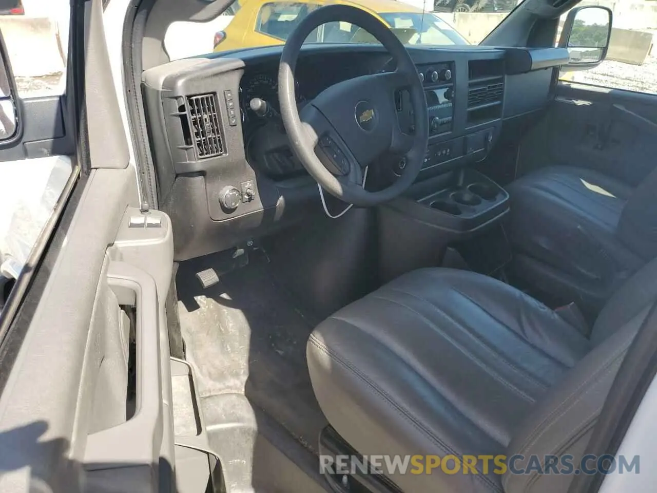 8 Photograph of a damaged car 1GCWGAFPXN1217329 CHEVROLET EXPRESS 2022