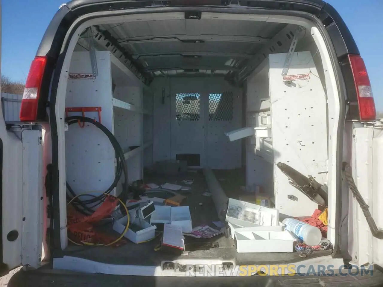 10 Photograph of a damaged car 1GCWGAFPXN1270760 CHEVROLET EXPRESS 2022