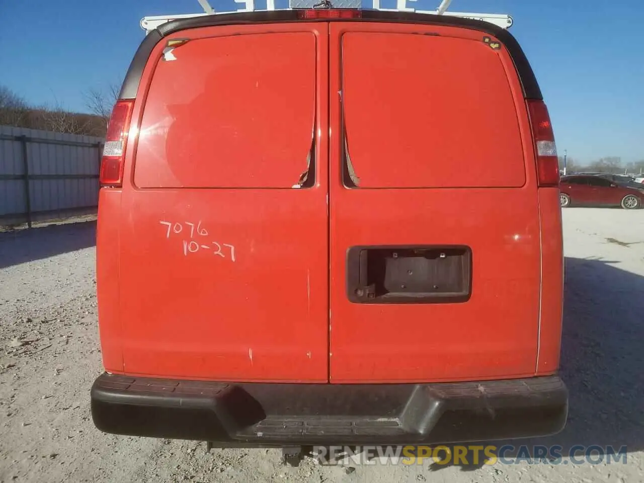 6 Photograph of a damaged car 1GCWGAFPXN1270760 CHEVROLET EXPRESS 2022