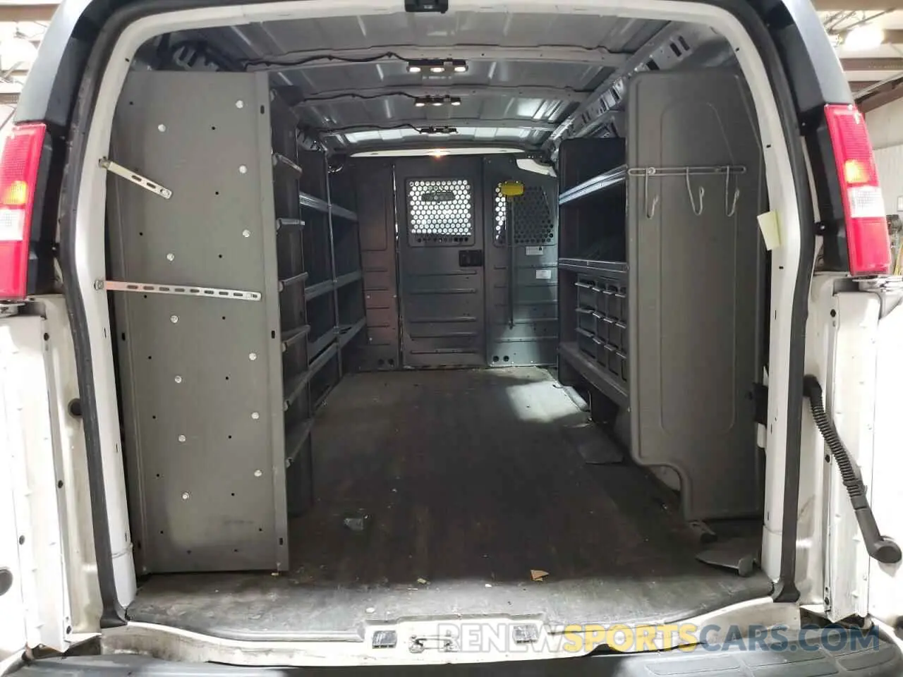 10 Photograph of a damaged car 1GCZGGF73N1195741 CHEVROLET EXPRESS 2022