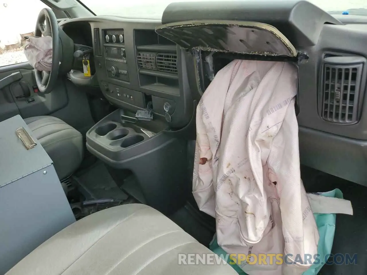 8 Photograph of a damaged car 1GCWGAFP1P1109667 CHEVROLET EXPRESS 2023