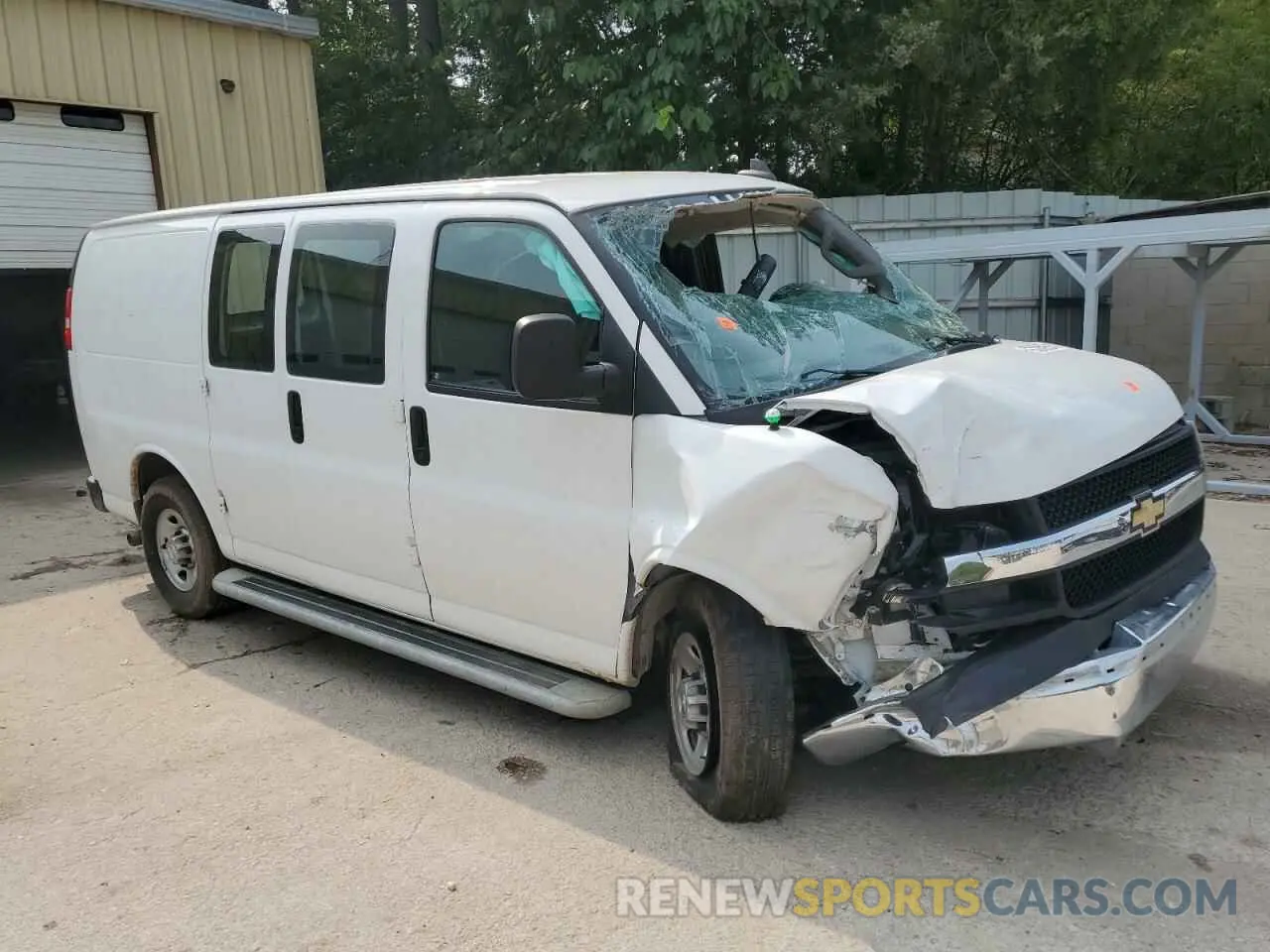 4 Photograph of a damaged car 1GCWGAFP3P1127328 CHEVROLET EXPRESS 2023