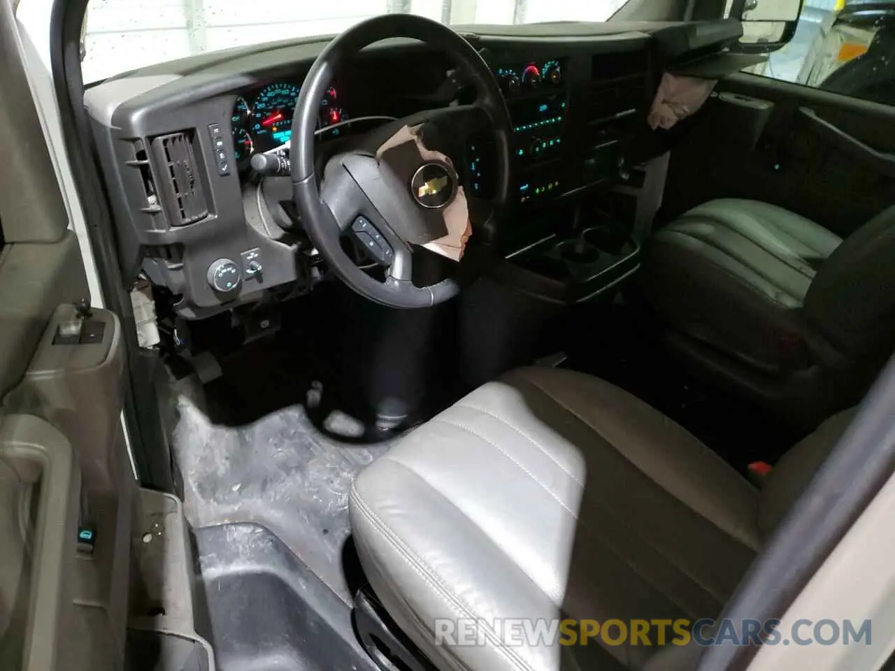8 Photograph of a damaged car 1GCWGAFP9P1156011 CHEVROLET EXPRESS 2023