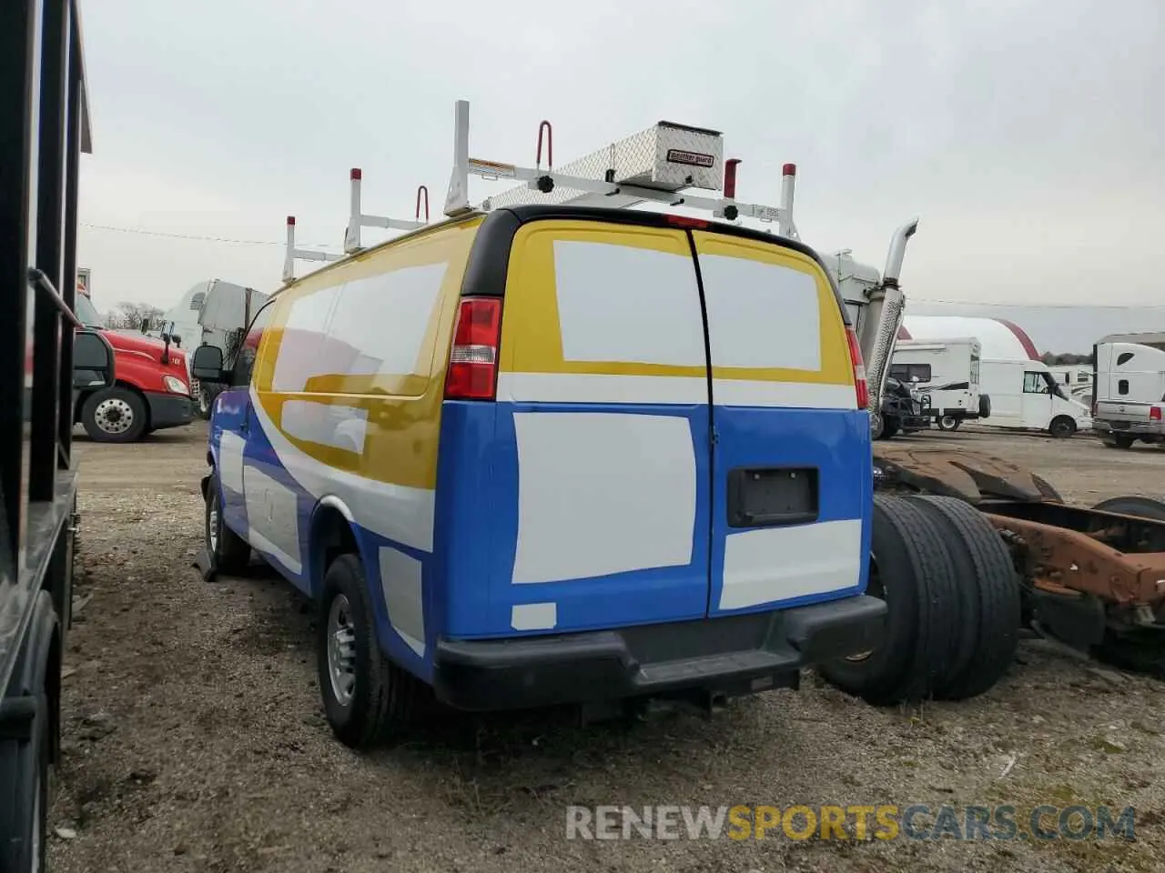 2 Photograph of a damaged car 1GCZGGFP3P1112683 CHEVROLET EXPRESS 2023