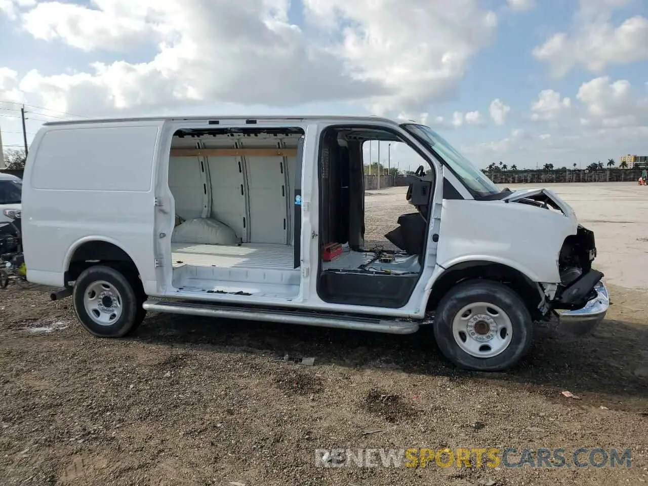 4 Photograph of a damaged car 1GCWGAFP4R1183474 CHEVROLET EXPRESS 2024