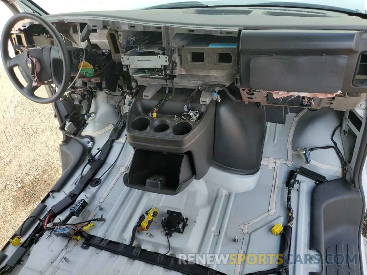 8 Photograph of a damaged car 1GCWGAFP4R1183474 CHEVROLET EXPRESS 2024
