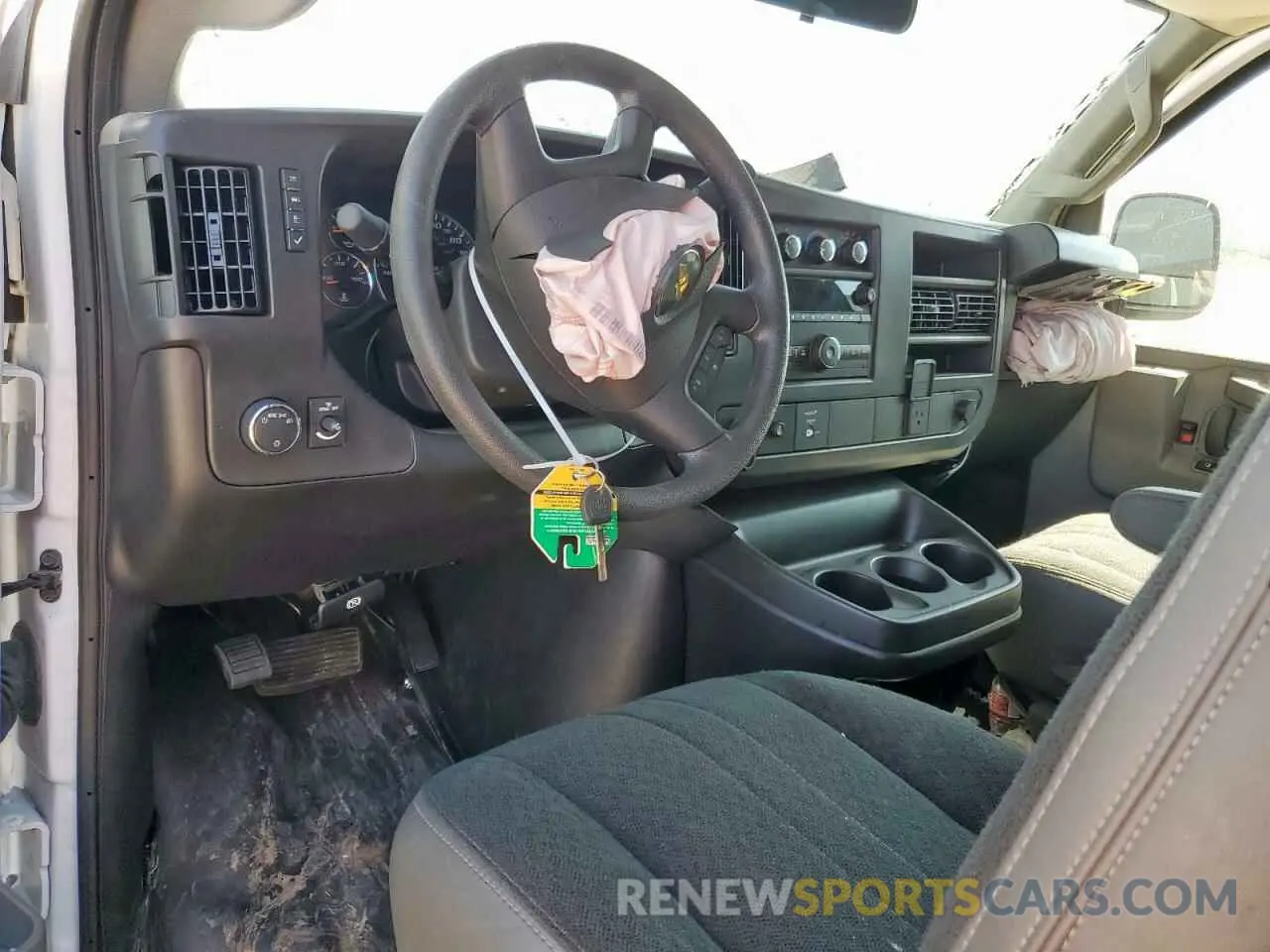8 Photograph of a damaged car 1GCWGAFP4R1269464 CHEVROLET EXPRESS 2024