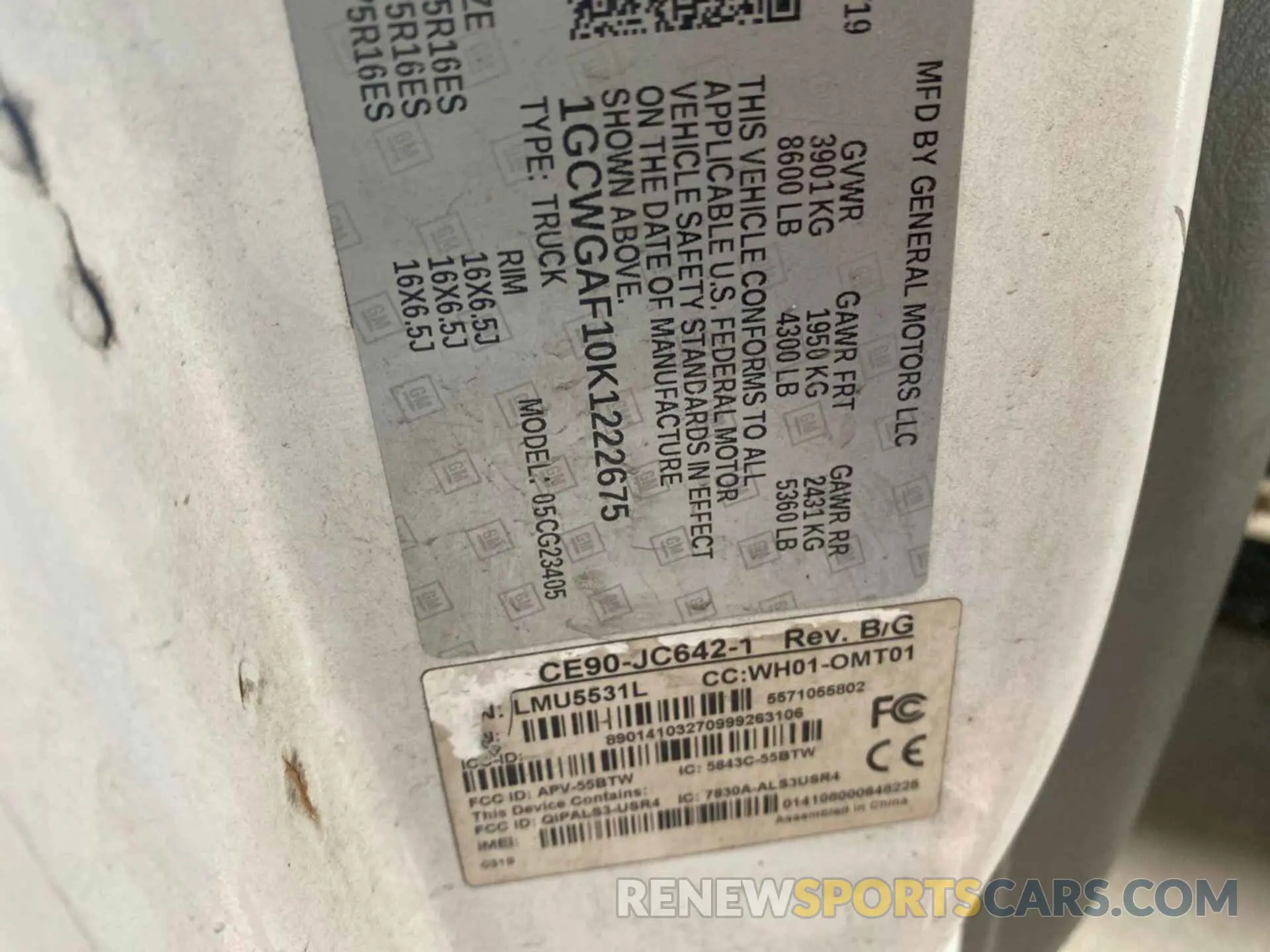 17 Photograph of a damaged car 1GCWGAF10K1222675 CHEVROLET EXPRESS 2500 2019