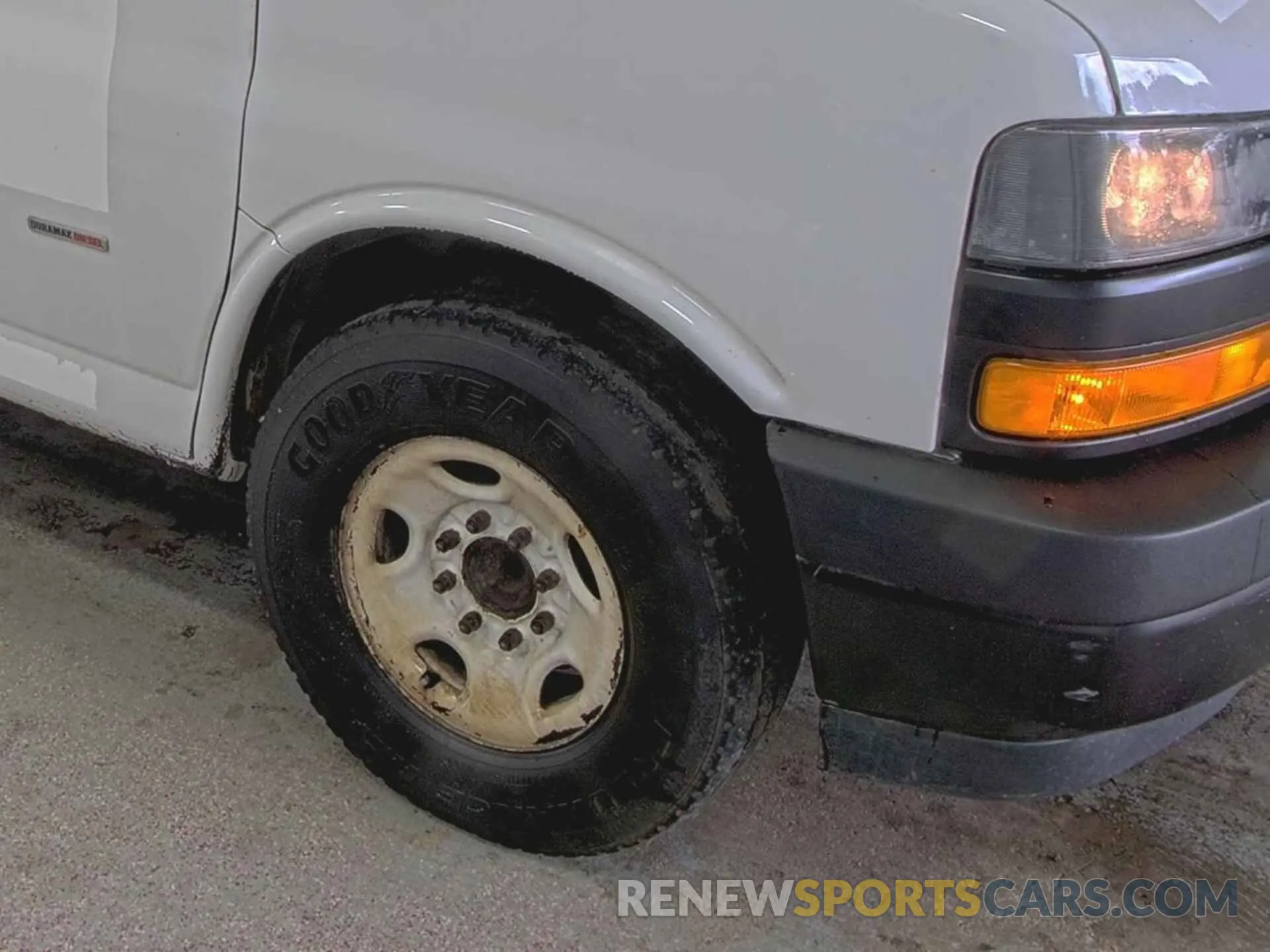 19 Photograph of a damaged car 1GCWGAF10K1222675 CHEVROLET EXPRESS 2500 2019