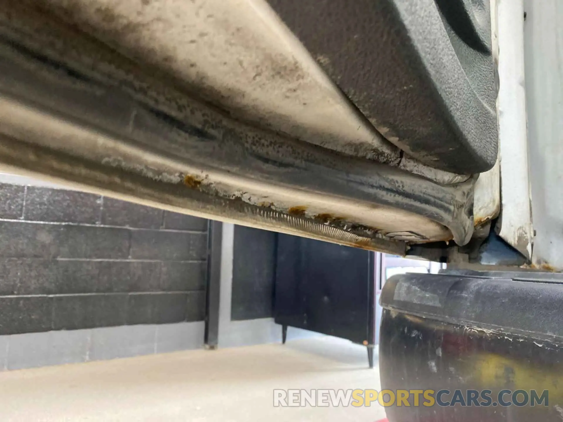 32 Photograph of a damaged car 1GCWGAF10K1222675 CHEVROLET EXPRESS 2500 2019