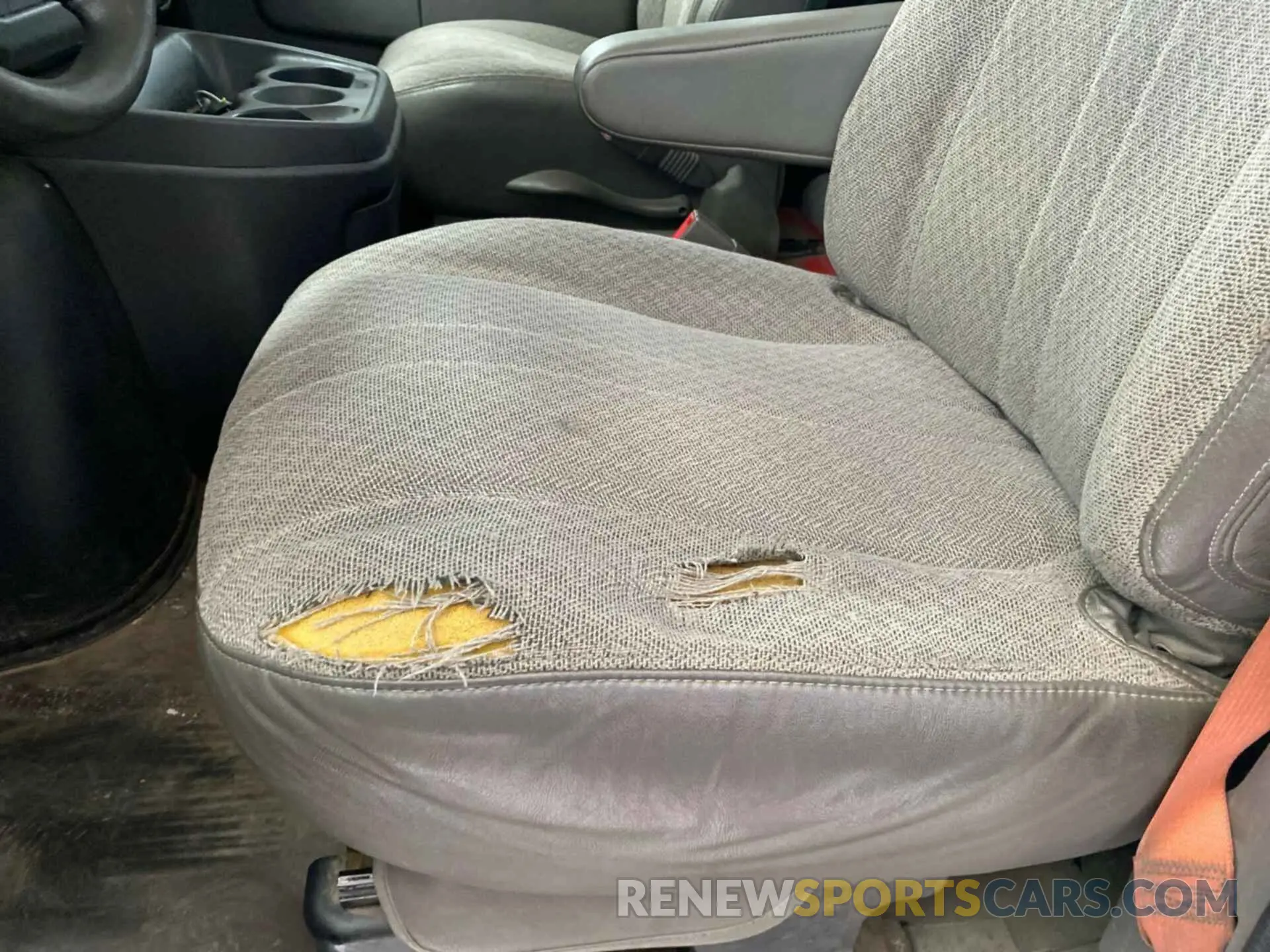 34 Photograph of a damaged car 1GCWGAF10K1222675 CHEVROLET EXPRESS 2500 2019