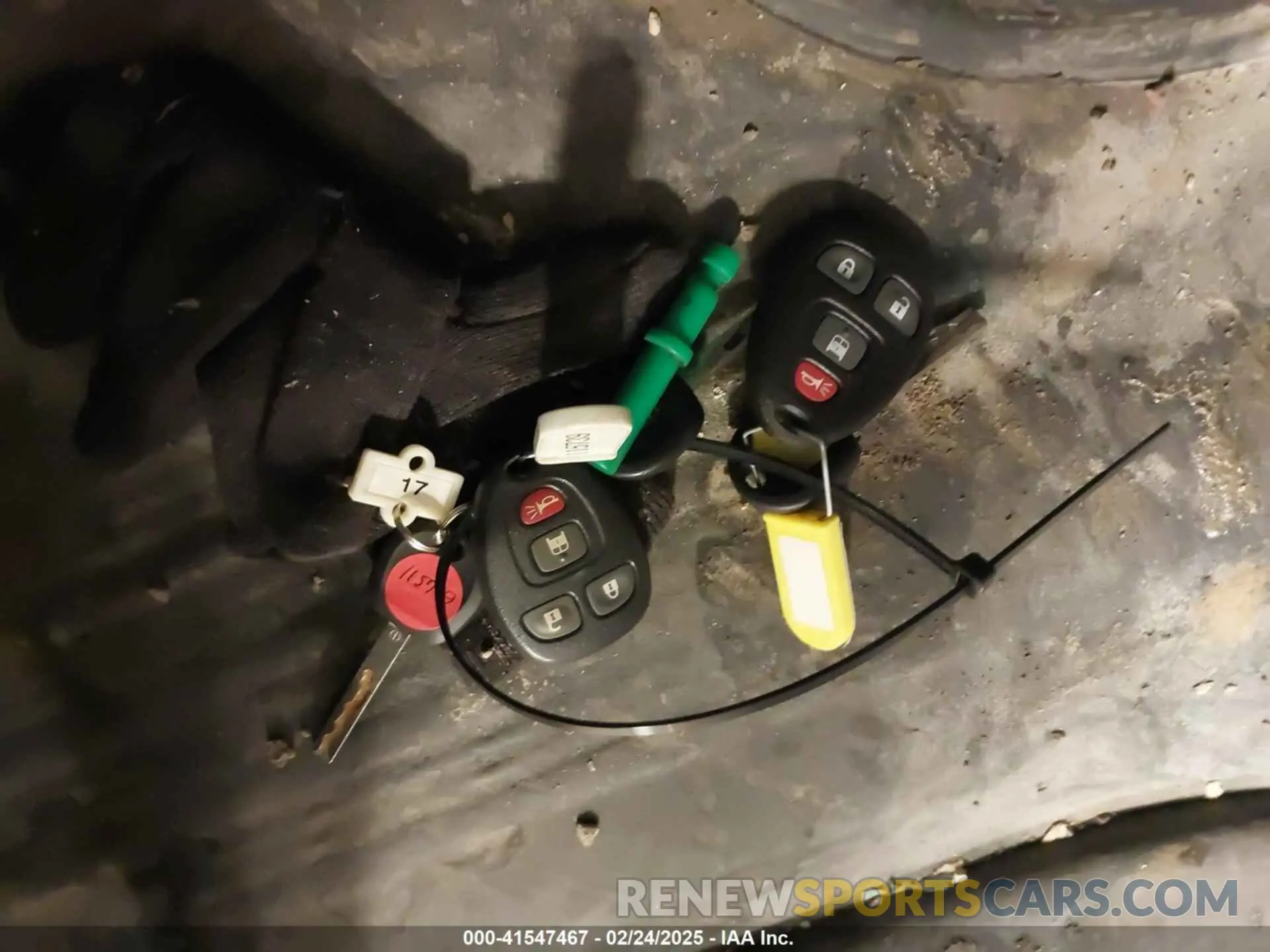 11 Photograph of a damaged car 1GCWGAF10K1253120 CHEVROLET EXPRESS 2500 2019
