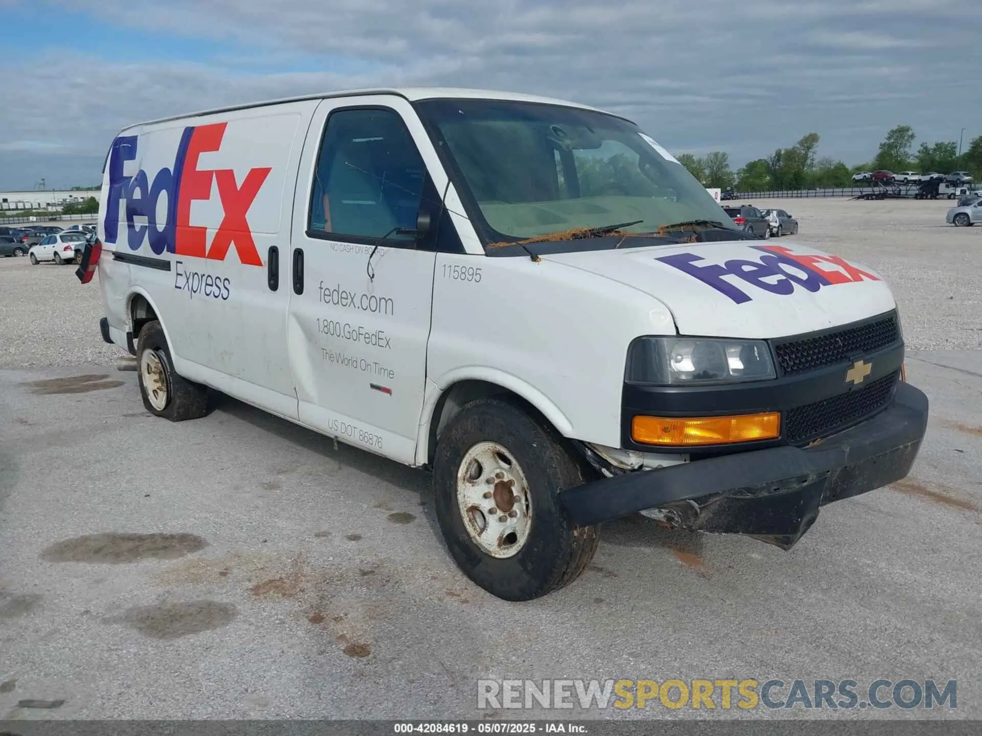 1 Photograph of a damaged car 1GCWGAF16K1370538 CHEVROLET EXPRESS 2500 2019