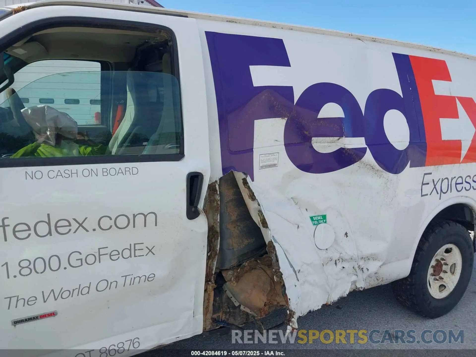 6 Photograph of a damaged car 1GCWGAF16K1370538 CHEVROLET EXPRESS 2500 2019