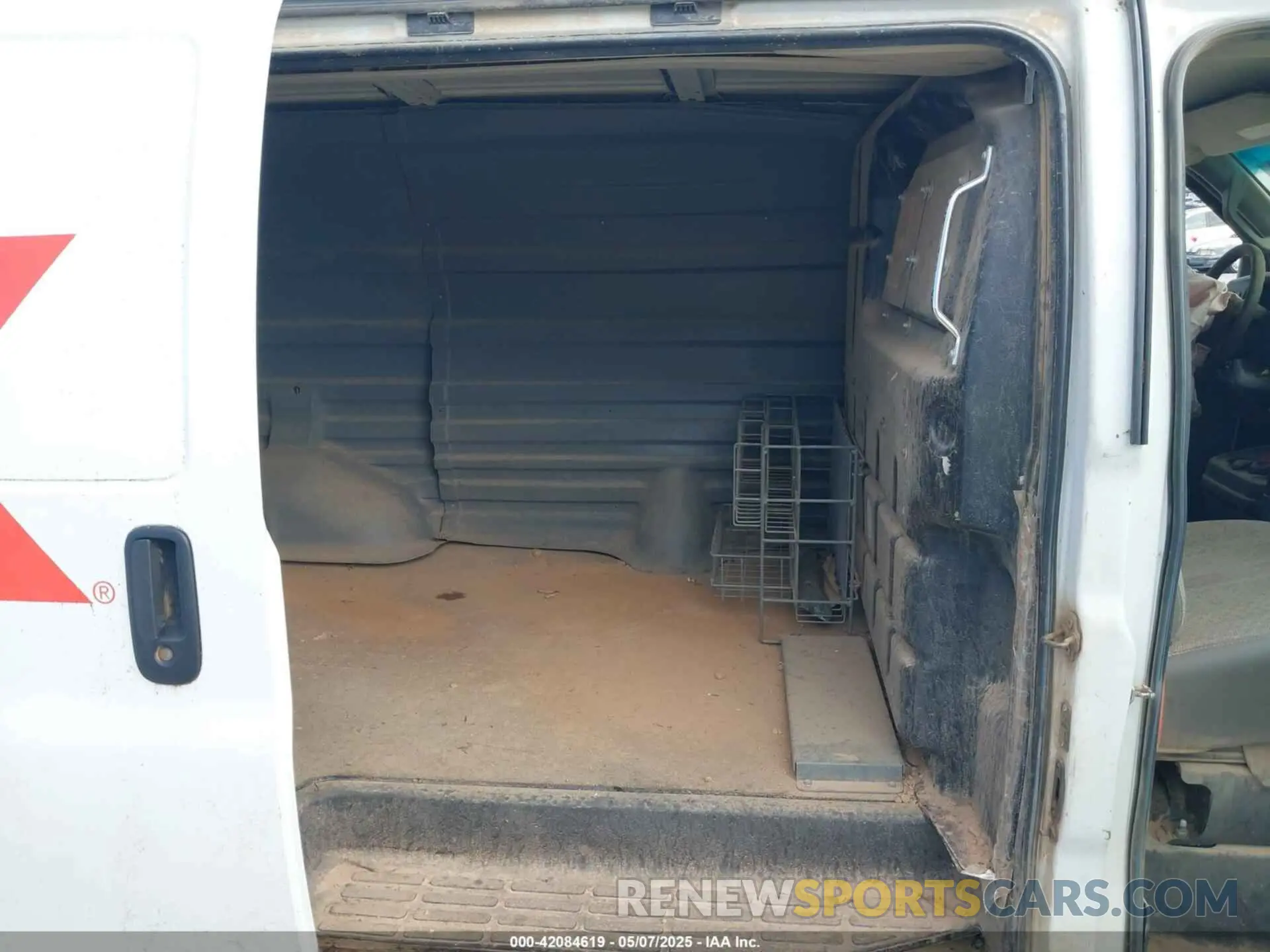 8 Photograph of a damaged car 1GCWGAF16K1370538 CHEVROLET EXPRESS 2500 2019
