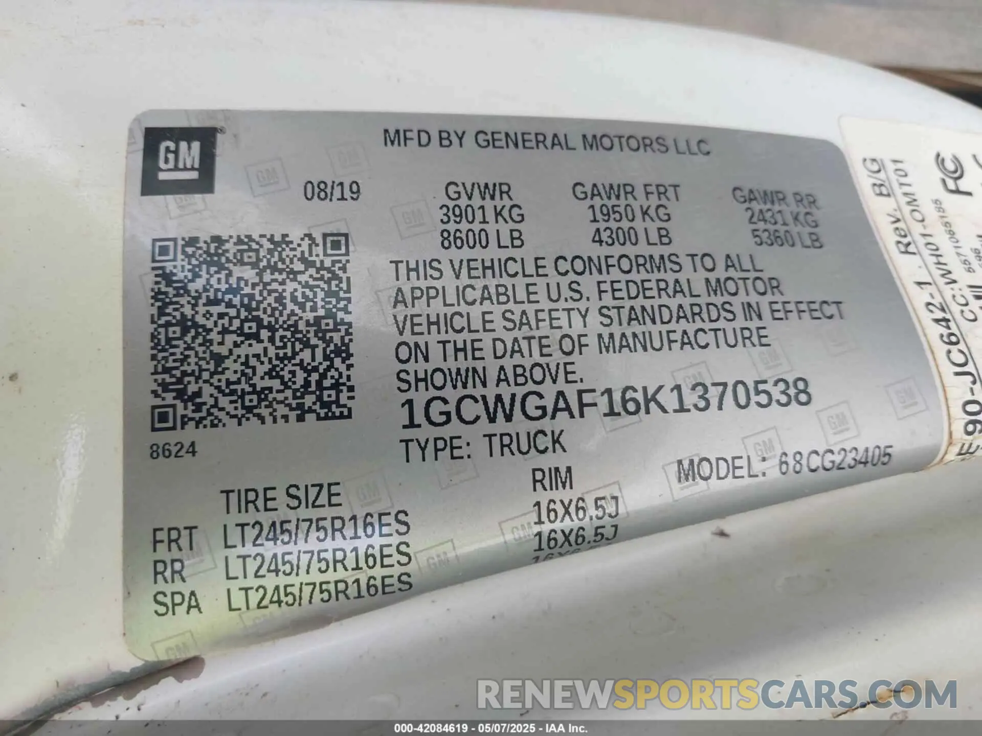 9 Photograph of a damaged car 1GCWGAF16K1370538 CHEVROLET EXPRESS 2500 2019