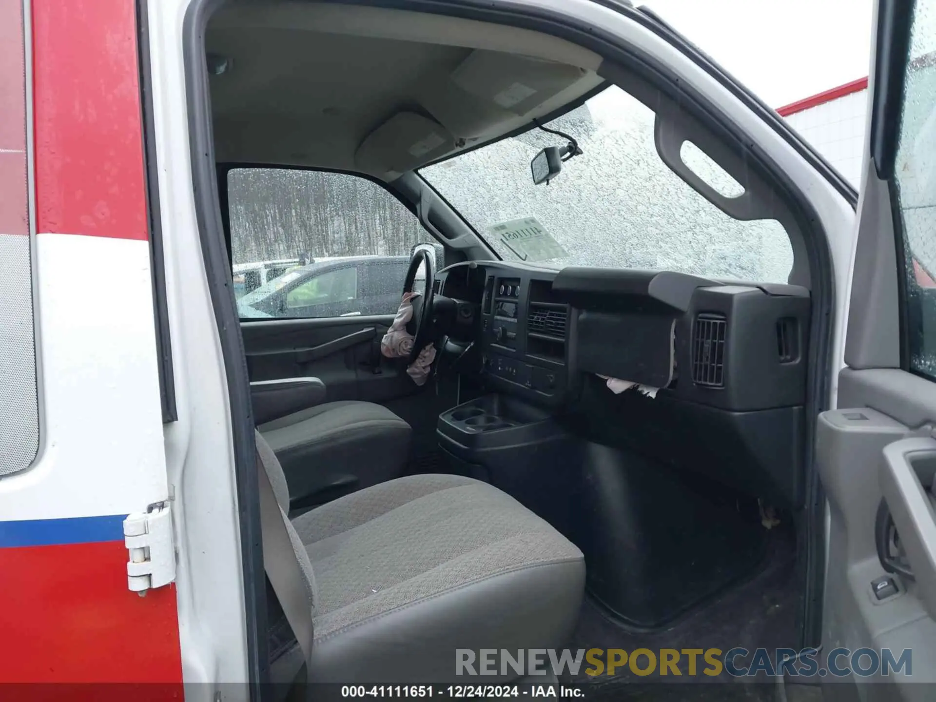 5 Photograph of a damaged car 1GCWGAFG4K1371269 CHEVROLET EXPRESS 2500 2019