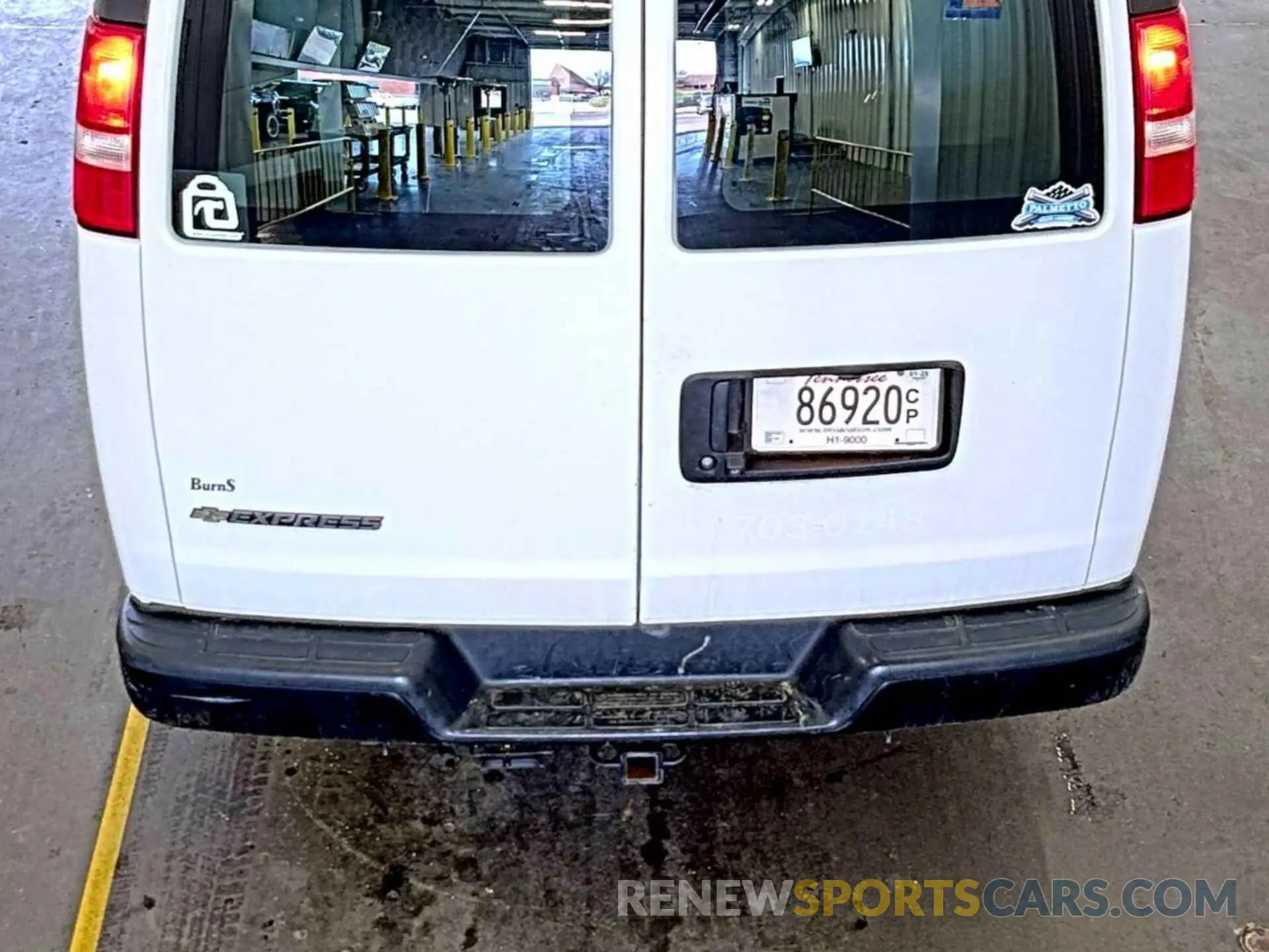18 Photograph of a damaged car 1GCWGAFG5K1205939 CHEVROLET EXPRESS 2500 2019